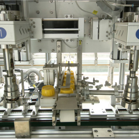 Twin Heads Automatic Follow Type Capping Machine FXG-2E 2500BPH